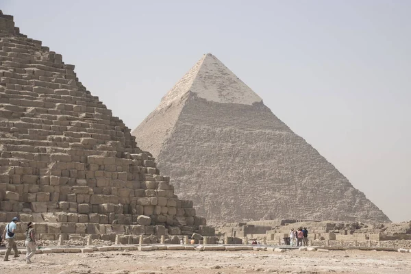 Giza Pyramids Next Cairo Egypt Africa Huge Historic Buildings — Stock Photo, Image
