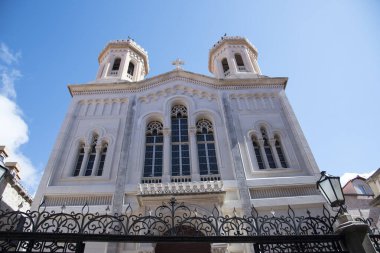 Dubrovnik, Hırvatistan Cumhuriyeti 'nin Dalmaçya Bölgesi' nde bir kıyı kenti. Adriyatik İncisi 'ndeki kiliseleri, duvarları, evleri ve taş sokakları muhteşem..