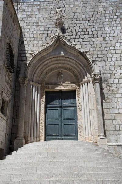 Puerta Piedra Escalones Una Iglesia Dubrovnik Croacia Europa —  Fotos de Stock