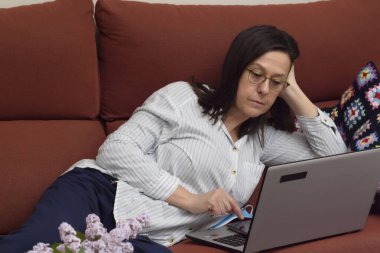 Virüs hapsindeyken evde çalış. Uzaklaştırma.