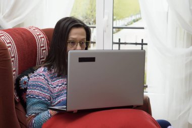 Virüs hapsindeyken evde çalış. Uzaklaştırma.