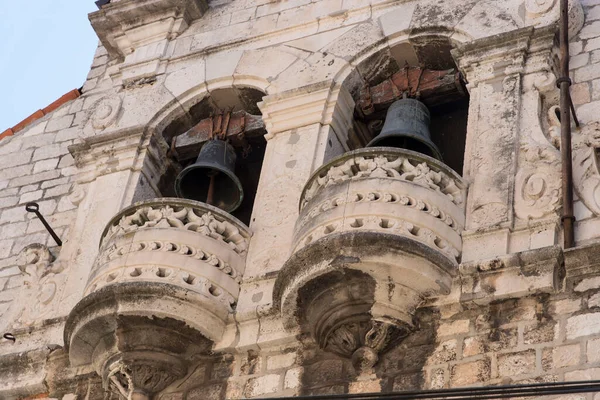 Колокольня Двойным Колоколом Церкви Шибеник Хорватия Европа Расположена Рядом Устьем — стоковое фото