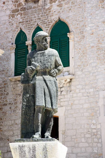 Estatua Frente Catedral Santiago Sibenik Croacia Europa Situada Junto Desembocadura —  Fotos de Stock