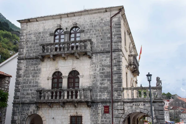 Adriyatik, Karadağ ve Avrupa 'daki Kotor Körfezi' nde yer alan Perast Müzesi.