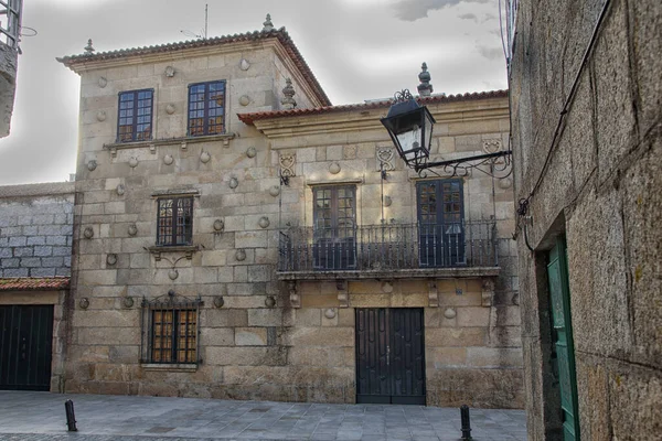 カンバドス リアス バハス ポンテベドラ ガリシア スペイン ヨーロッパの大きな家の石造りのファサード — ストック写真