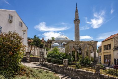Mostar, Bosna Hersek - 23 Ağustos 2016: Mostar Camii eski şehirde