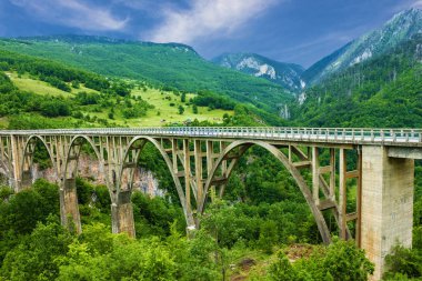 Dağ manzarası, Karadağ. Durdevica Tara ark Köprüsü 