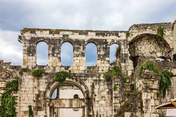 Split, Croacia. Muralla del palacio Diocleciano —  Fotos de Stock
