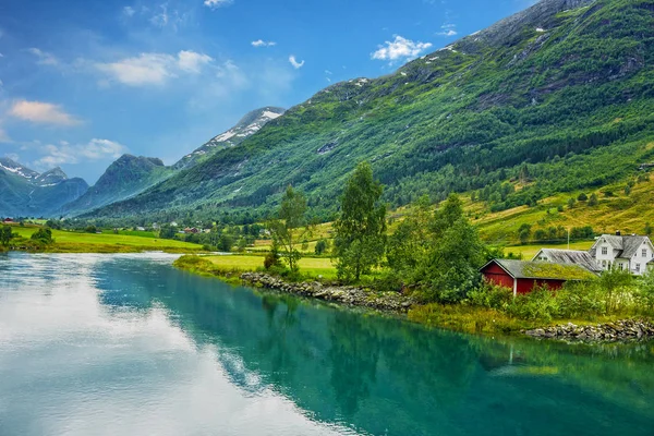Norveç. Ülke evleri Köyü Olden — Stok fotoğraf
