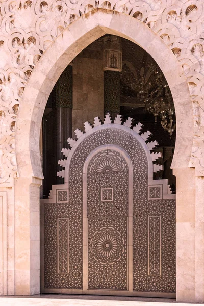清真寺门口，摩洛哥的卡萨布兰卡。哈桑二世清真寺 — 图库照片