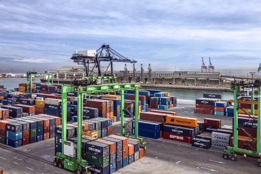Casablanca, Fas - 2 Mayıs 2016: Konteyner terminal Casablanca limanda