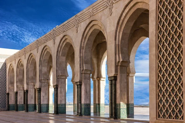 卡萨布兰卡，摩洛哥。清真寺哈桑二世拱廊画廊 — 图库照片