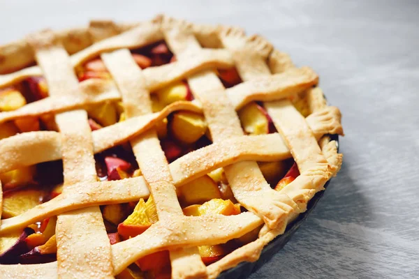 Relleno de melocotón para sabroso pastel de frutas de verano — Foto de Stock