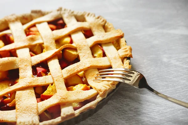 Relleno de melocotón para sabroso pastel de frutas de verano — Foto de Stock