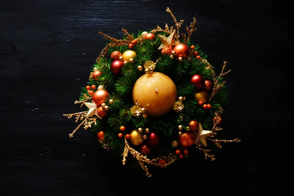 Christmas wreath winter holiday door decoration in golden and or — Stock Photo, Image