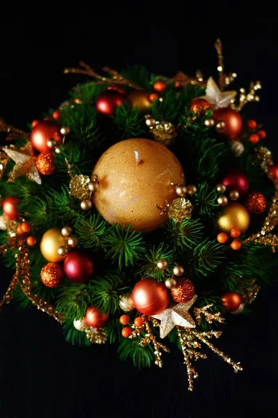 Couronne de Noël décoration de porte de vacances d'hiver en or et / ou — Photo