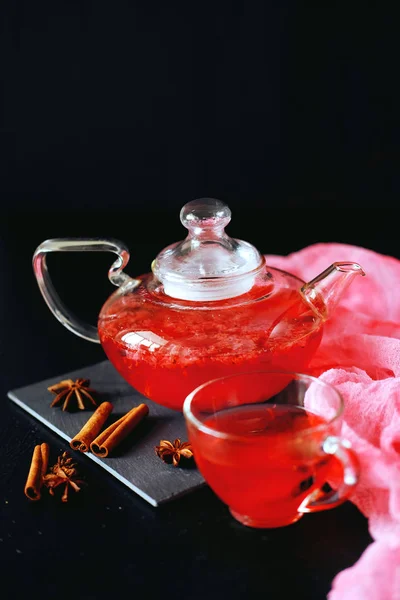 Cranberry herbal hot tea drink in glass teapot with cinnamon and — Stock Photo, Image