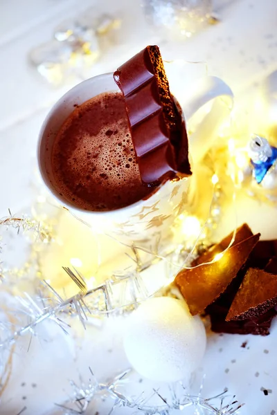Bebida caliente de cacao de Navidad con barra de chocolate — Foto de Stock