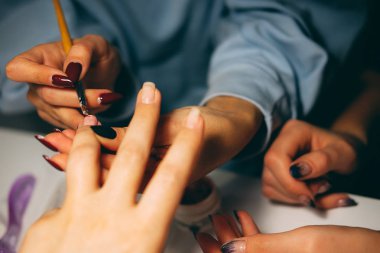 Jel tırnak uzantıları yapı işlemi