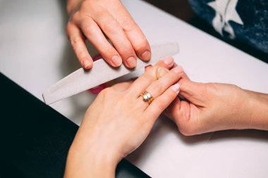 Jel tırnak uzantıları yapı işlemi