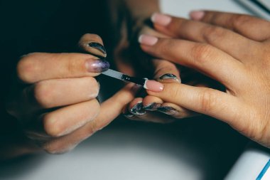 Jel tırnak uzantıları yapı işlemi