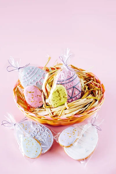 Easter holiday decoration.  Egg shaped cookies with frosting — Stock Photo, Image