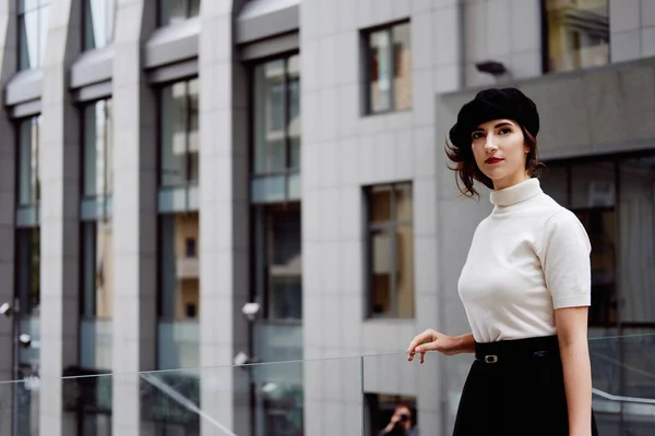 Stylish young female office worker in classic outfit in the city — Stock Photo, Image