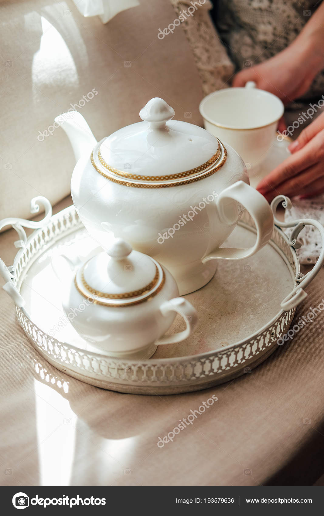 Table Setting For Afternoon Tea : High Tea Vs Afternoon Tea Teatime Magazine / A plate for lemon slices arranged on a wooden or tin tray are fine.