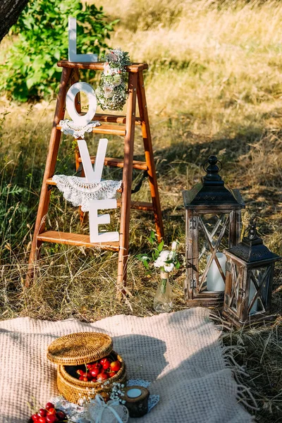 Romantische Tischdekoration Für Sommerliches Picknick Freien — Stockfoto