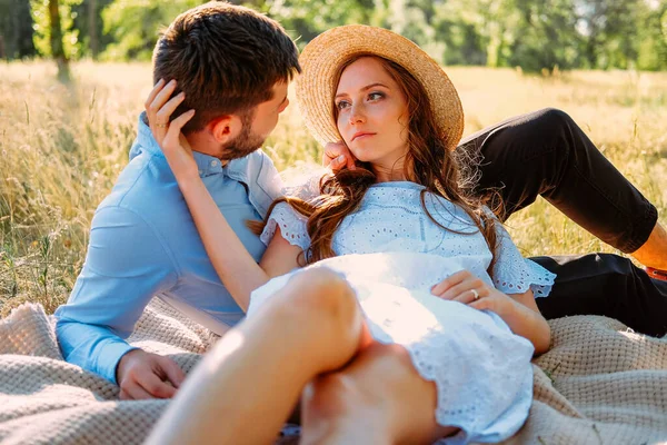 Romantic Getaway Picnic Two Young Lovers — Stock Photo, Image