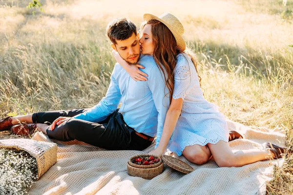 Happy Couple Enjoying Picnic Outdoors Summer Evening Berries Fruit — Stock Photo, Image