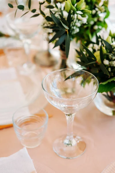 Feestelijke Tafelschikking Voor Trouwlocatie Perzik Zomer Decoratie — Stockfoto