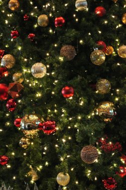 Arka plan olarak Noel ağacı süslemesi