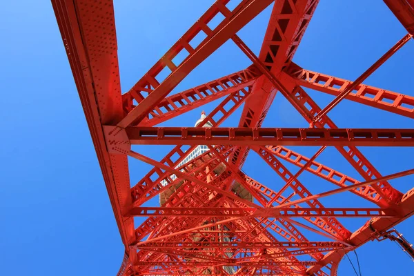 Kleurrijke Tokio Toren Gebouwd Met Stalen Structuur Gezien Van Onderen — Stockfoto