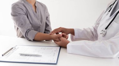 Doktorun yakınındaki hastanedeki solunum oranı, sağlık ve sağlık hizmetleri kavramları.  