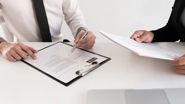 Interview Employee Reading Resume Job Seeker Sitting Front Job Applications — Stock Photo, Image