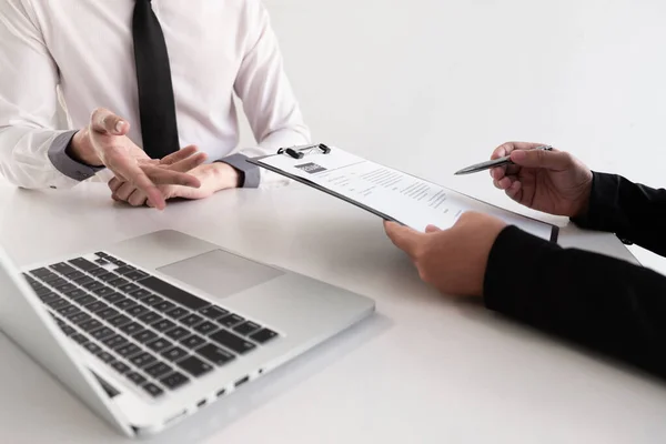 Arbetssökande Presentation Sig Själv Med Intervju Anställd För Anställningsintervju Kontoret — Stockfoto