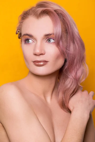 Glänzendes Goldenes Make Auf Einer Schönen Jungen Europäischen Model Mädchen — Stockfoto