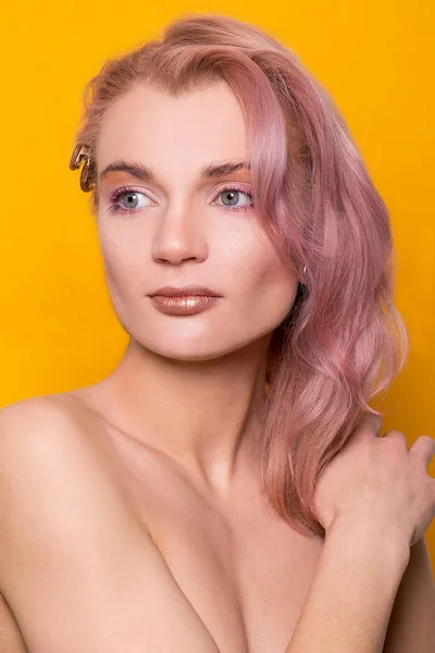 Glänzendes Goldenes Make Auf Einer Schönen Jungen Europäischen Model Mädchen — Stockfoto