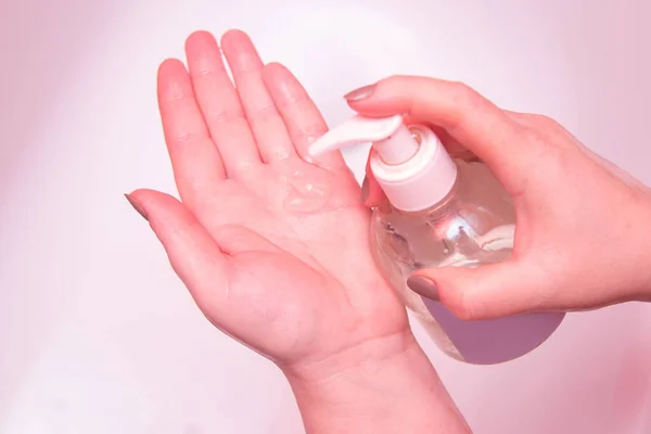コロナウイルスのパンデミック予防は 石鹸暖かい水で手を洗うと 頻繁に洗浄爪や指をこすったり 手の消毒剤ゲルを使用します Covid — ストック写真