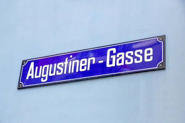 Sign Augustiner - Gasse, Lindenhof quarter, Цюрих — стоковое фото