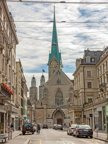 Fraumuenster / Grossmuenster (landmärken) av Zürich, downtown — Stockfoto