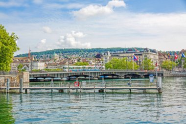 Tramvay, Limmat Nehri ile Zürih Quaibrucke köprü / Lake Zurichsee