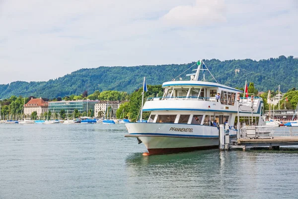 瑞士苏黎世湖游览船 — 图库照片
