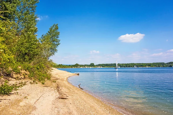 Kollerinsel Bruehl, taşlı plaja görünümü