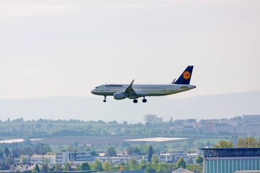 Lufthansa uçak Airbus A320) iniş sırasında