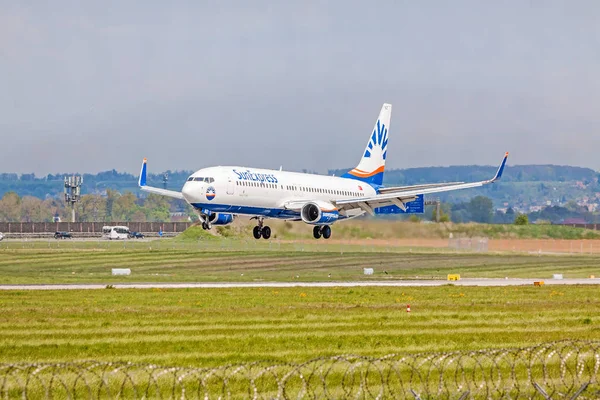 Αεροπλάνο από πτήσεις της Sunexpress προσγείωσης προσέγγιση, Αεροδρόμιο Στουτγκάρδης, Γερμανία — Φωτογραφία Αρχείου