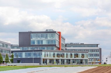 Ofis binaları - mavi gökyüzü