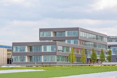 Ofis binaları - mavi gökyüzü