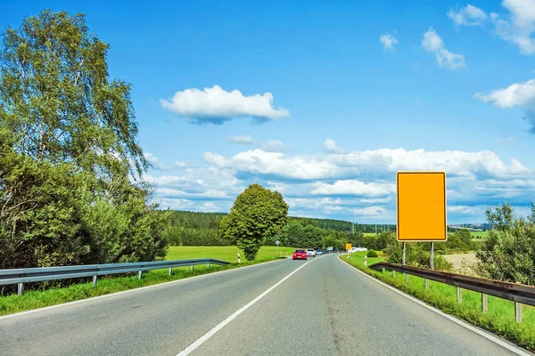 Sinal De Trânsito No Final Da Rodovia Na Itália E O Texto Fine Autostrada  Que Significa END MOTORWAY Em Língua Italiana Fotos, retratos, imágenes y  fotografía de archivo libres de derecho. Image